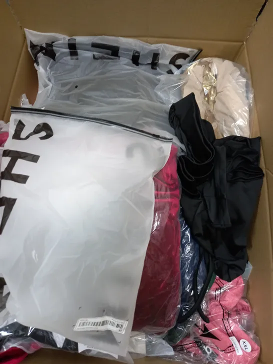 BOX OF APPROXIMATELY 25 ASSORTED CLOTHING ITEMS TO INCLUDE - BLAZER , DRESS , T-SHIRT ETC