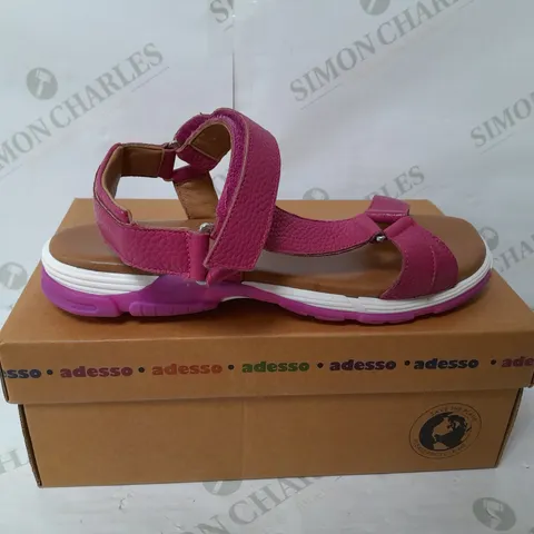 ADESSO LEATHER STRAP RUBBER SOLE WALKING SANDAL IN PINK SIZE 7 