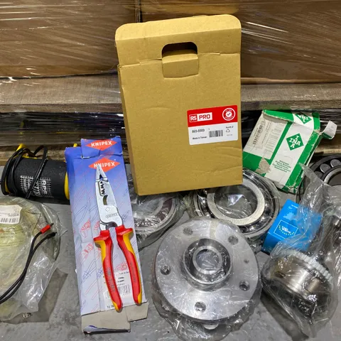 TRAY OF ASSORTED ITEMS TO INCLUDE: PLIERS, ROLLING BEARING ETC 