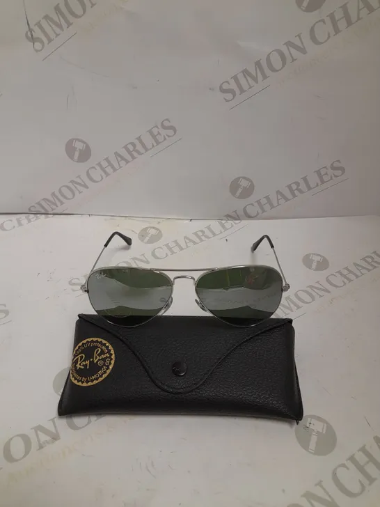 RAY-BAN AVIATOR LARGE METAL FRAMED SUNGLASSES 