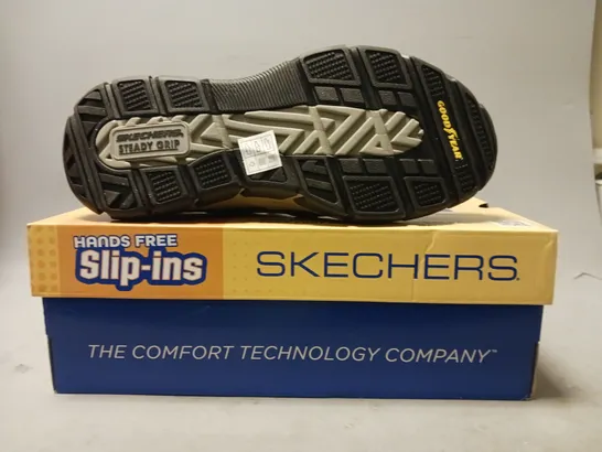 BOXED PAIR OF SKECHERS SLIP-INS SHOES IN CHARCOAL UK SIZE 9