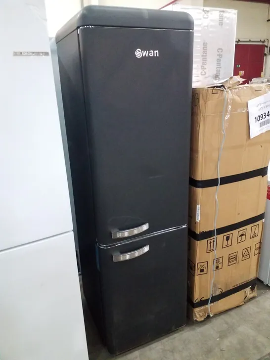 SWAN RETRO SLIMLINE FRIDGE FREEZER BLACK - UNPROCESSED RAW RETURN