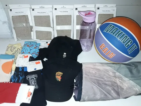 LOT OF APPROXIMATELY 15 ASSORTED ITEMS TO INCLUDE BASKETBALL AND FABRIC GIFT WRAP