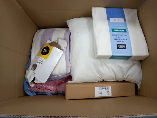 APPROXIMATELY 12 ASSORTED HOUSEHOLD ITEMS TO INCLUDE PILLOWS, DUVETS SETS, BABY ITEMS , ETC