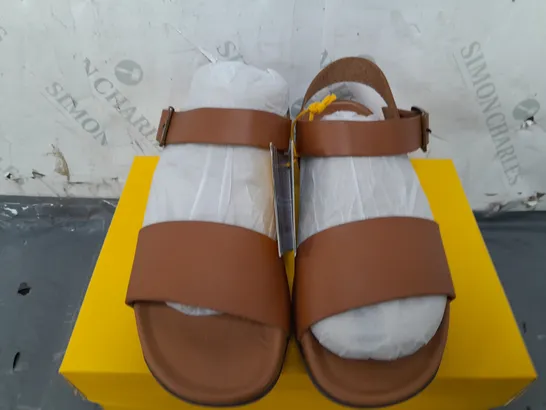 BOXED STRIVE CARASANDALS IN TAN - UK 7 