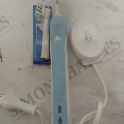 ORAL-B PRO 1 ELECTRIC TOOTHBRUSH