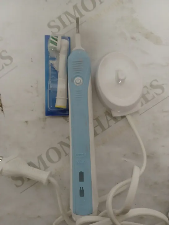 ORAL-B PRO 1 ELECTRIC TOOTHBRUSH