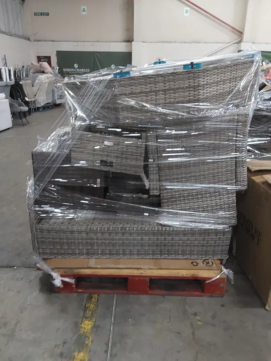 PALLET CONTAINING ASSORTED OUTDOOR AND PATIO FURNITURE 