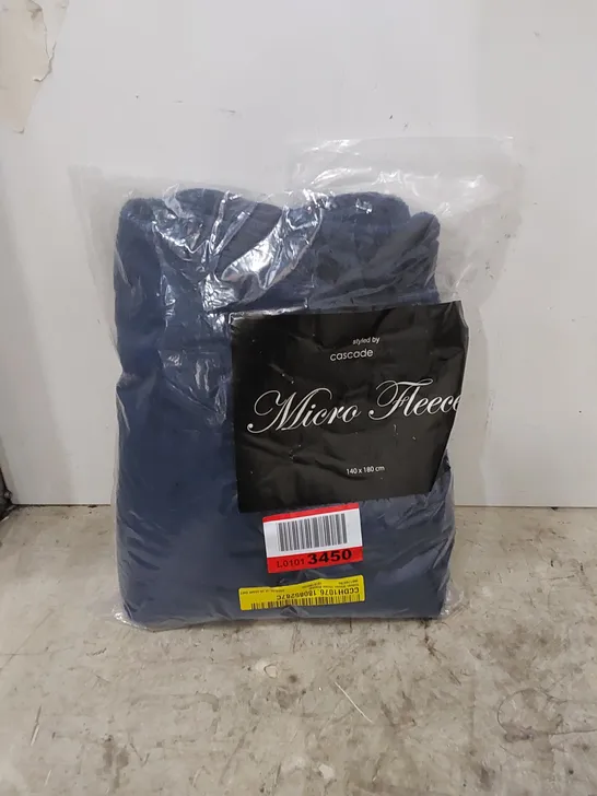 BAGGED HILTNER WOVEN THROW BLANKET - BLUE // SIZE: 140 X 180cm