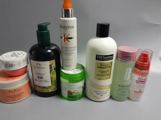 LOT OF ASSORTED HEALTH AND BEAUTY ITEMS TO INCLUDE TRESEMME SHAMPOO, CLINIQUE FACIAL SOAP AND BODY SHOP SHOWER GEL