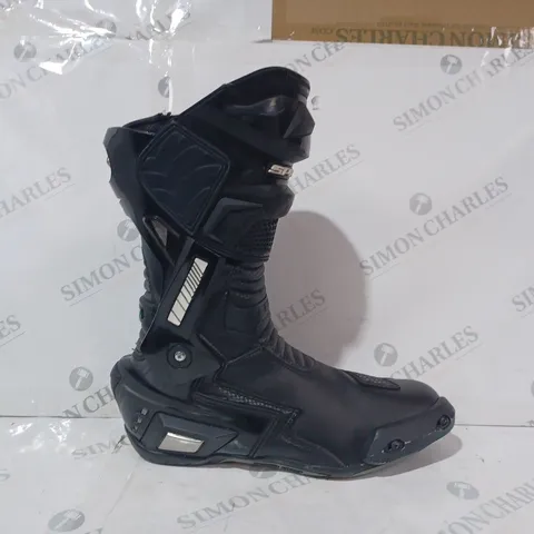 BOXED SPADA PROTECTIVE MOTORCYCLE BOOTS IN BLACK UK SIZE 10