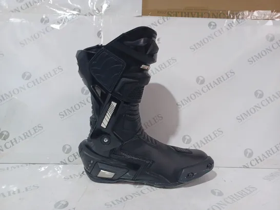 BOXED SPADA PROTECTIVE MOTORCYCLE BOOTS IN BLACK UK SIZE 10