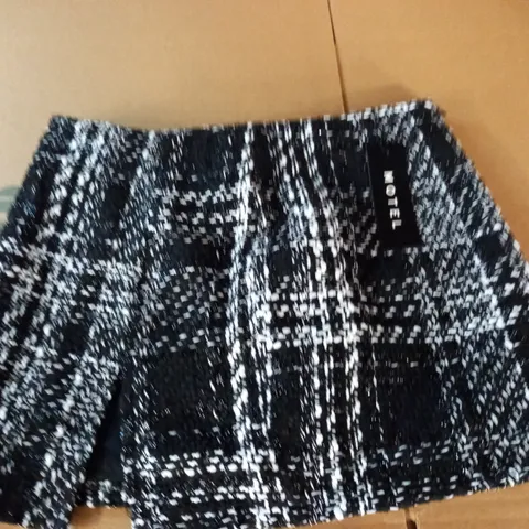 MOTEL MELA SKIRT IN CHECK BLACK - S