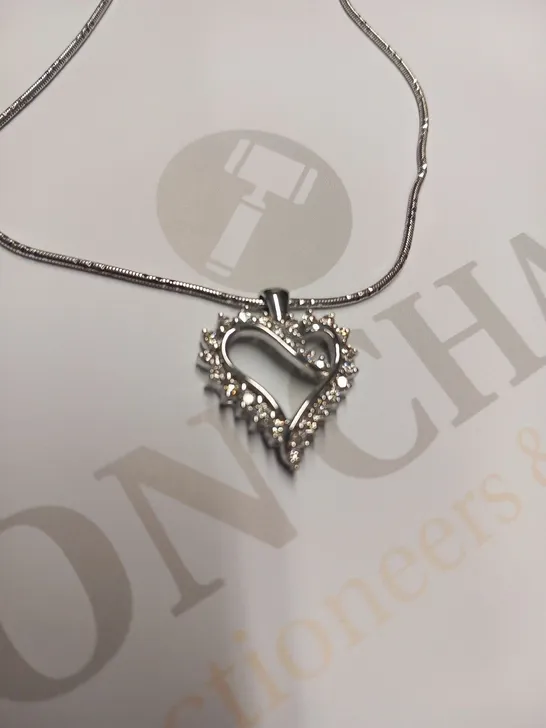 DESIGNER 18CT WHITE GOLD DIAMOND SET HEART PENDANT ON CHAIN