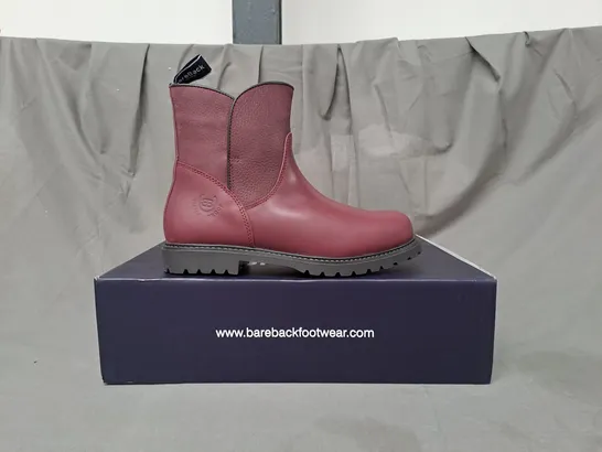 BOXED PAIR OF BAREBACK QUEBEC WATERPROOF ANKLE BOOTS IN BORDEAUX UK SIZE 7