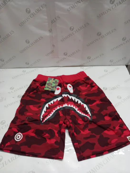 A BATHING APE SHORTS SIZE M