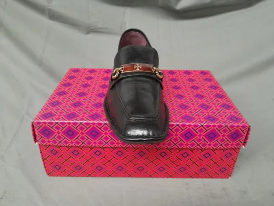 BOXED PAIR OF TORY BURCH PERRINE LEATHER LOAFERS IN BLACK US SIZE 9.5