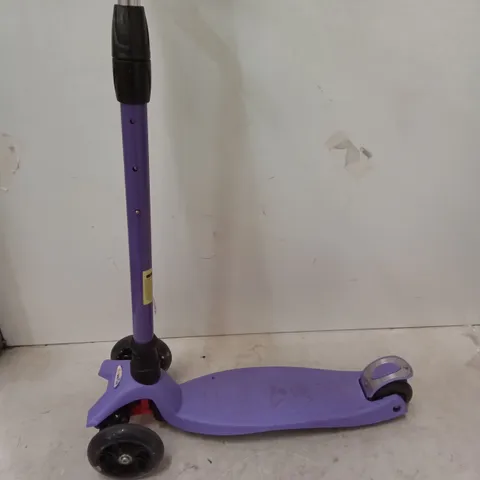 CHILDRENS TILT HANDLE BAR SCOOTER IN PURPLE