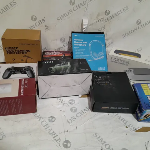 BOX OF APPROXIMATELY 24 ASSORTED ITEMS TO INCLUDE A WIRELESS CONTROLLER, A MONOCULAR TELESCOPE AND A WIRLESS HEADSET WITH MICEPHONE