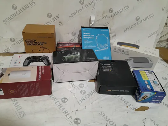 BOX OF APPROXIMATELY 24 ASSORTED ITEMS TO INCLUDE A WIRELESS CONTROLLER, A MONOCULAR TELESCOPE AND A WIRLESS HEADSET WITH MICEPHONE