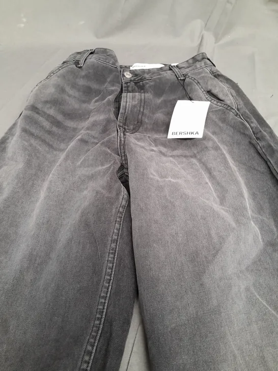 BERSHKA BLACK SKATER JEANS - EUR 34