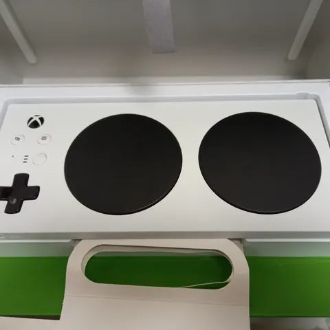 BOXED MICROSOFT XBOX ADAPTIVE CONTROLLER 