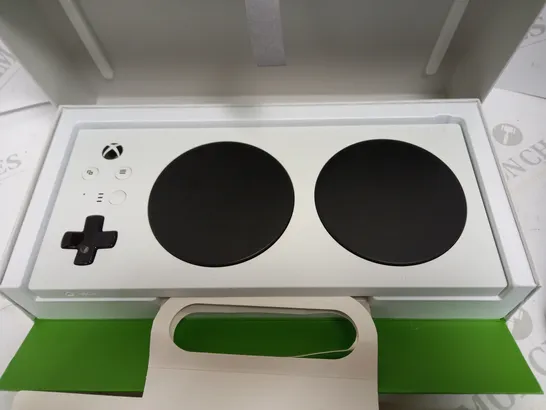 BOXED MICROSOFT XBOX ADAPTIVE CONTROLLER 