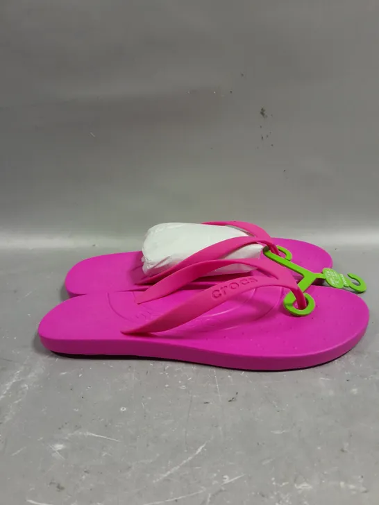 PAIR OF CROCS FLIP FLOPS IN PINK CRUSH - 6-8