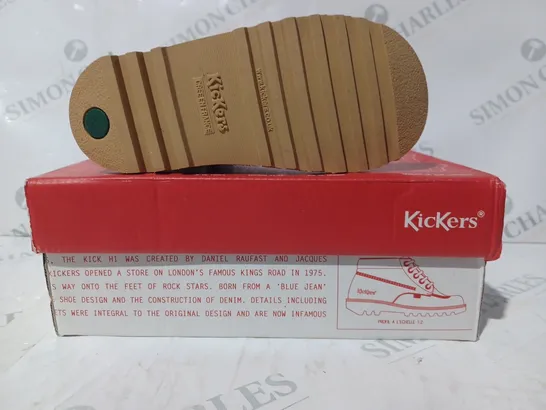 BOXED PAIR OF KICKERS KIDS SHOES IN RED SIZE 29