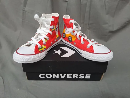 BOXED PAIR OF CONVERSE KIDS SHOES UK SIZE 12