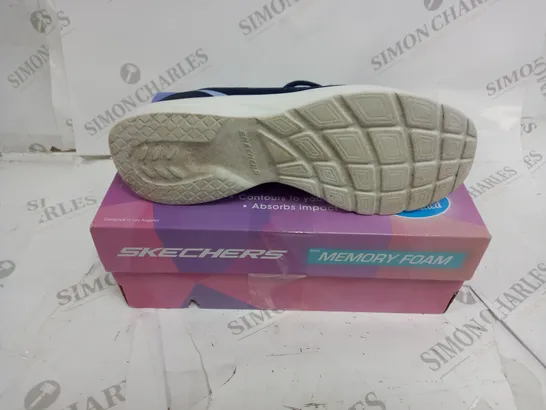 SKECHERS DYNAMITE LACE TRAINERS SIZE 5