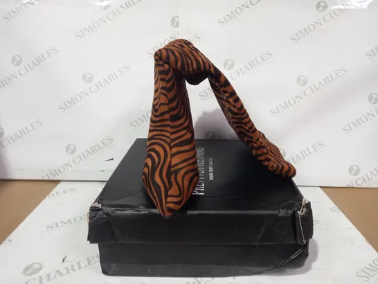 BOXED PAIR OF PRETTY LITTLE THING FAUX SUEDE POINTED TOE STILETTO HEEL KNEE HIGH BOOTS IN BURNT SIENNE COLOURED ZEBRA PRINT SIZE 7