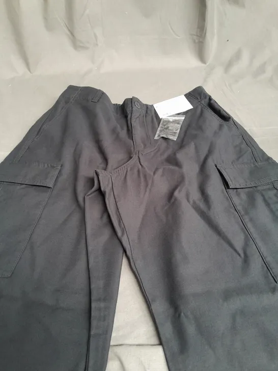 UNIQLO DARK GRAY WOMENS WIDE CARGO TROUSERS - MEDIUM