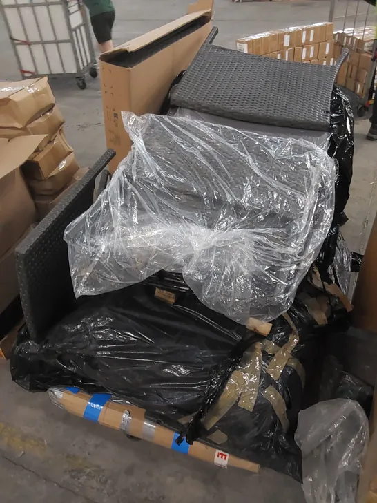 PALLET OF ASSORTED INCOMPLETE GARDEN AND PATIO FURNITURE PARTS 