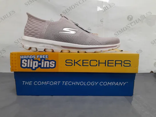 BOXED PAIR OF SKECHERS GO WALK SLIP-INS IN MAUVE UK SIZE 7