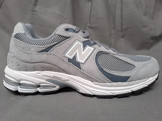 PAIR OF NEW BALANCE TRAINERS IN GREY UK SIZE 7