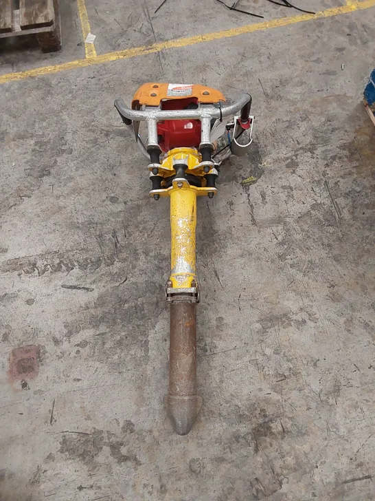 ROBEL 62.05 2 STROKE VERTICAL TAMPER - RAILWAY MAINTENANCE TOOL