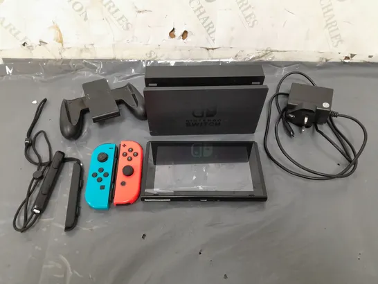 NINTENDO SWITCH (NEON RED/NEON BLUE)