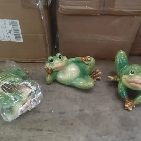 BOXED SET OF 3 GARDEN FROG FIGURES