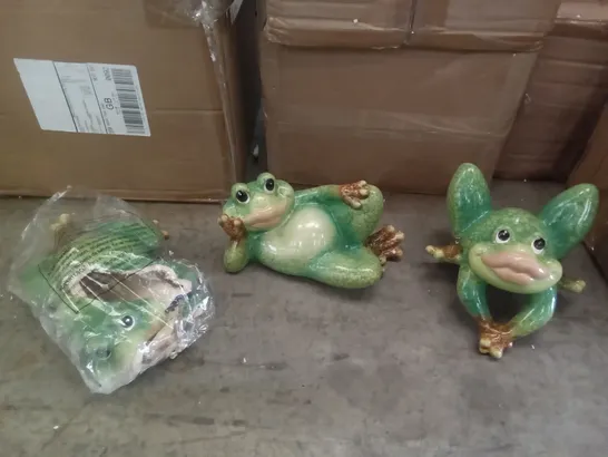 BOXED SET OF 3 GARDEN FROG FIGURES