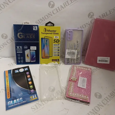 BOX OF APPROX 10 ITEMS INCLUDING ASSORTED SCREEN PROTECTORS, PHONE CASES AND LED LIGHT