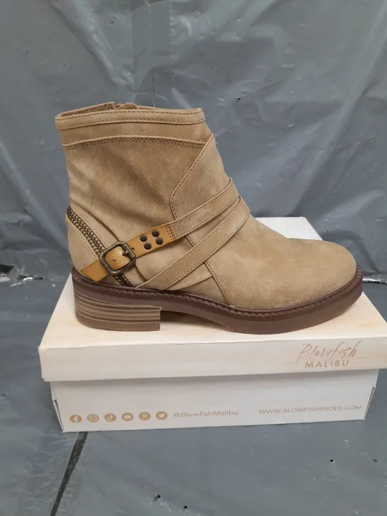 BOXED PAIR OF BLOWFISH MALIBU VEGAN NUBUCK BOOTS IN ALMOND SIZE 6