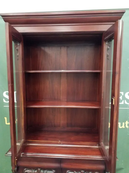 VICTORIAN MAHOGANY VENEER PART GLAZED LOCKABLE BOOKCASE WITH CUPBOARD