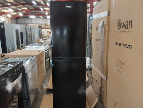 SWAN SR8161B 172CM HIGH, 55CM WIDE, 50/50 SPLIT FRIDGE FREEZER - BLACK