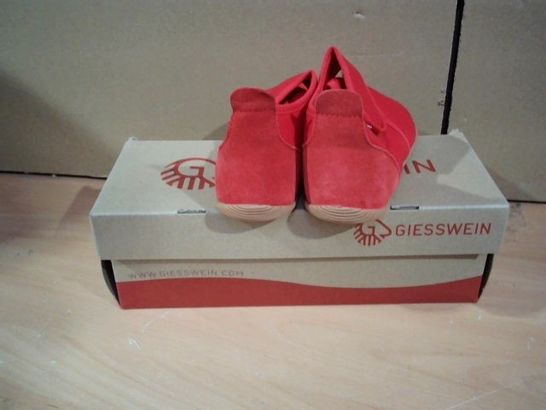 BOXED PAIR OF GIESSWEIN KIDS SLIM FIT SLIPPERS RED SIZE 29