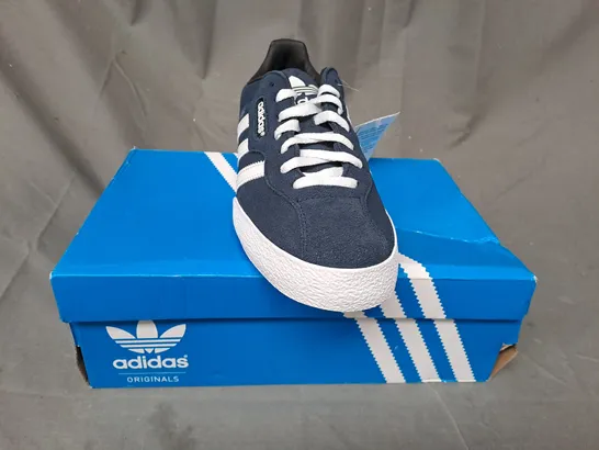 BOXED PAIR OF ADIDAS SAM SUPER SUEDE SHOES IN NAVY UK SIZE 8