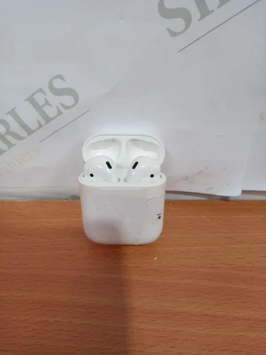 APPLE AIRPODS 