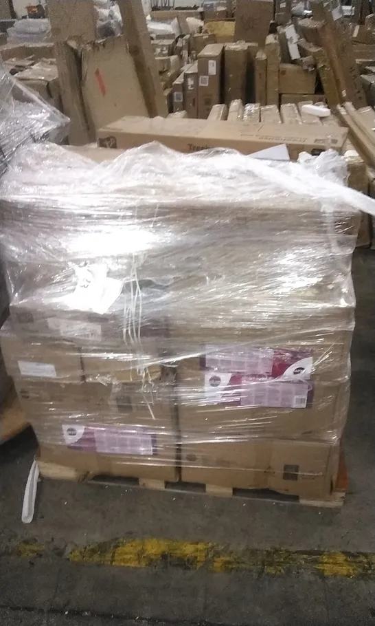 PALLET CONTAINING APPROXIMATELY 9 BOXES OF TP TREEHOUSE WOODEN CLIMBING WALL ATTACHMENTS & 13 BOXES OF TP SWING FITTINGS