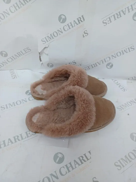 EMU AUSTRALIA JOLIE SLIPPERS - SIZE 4