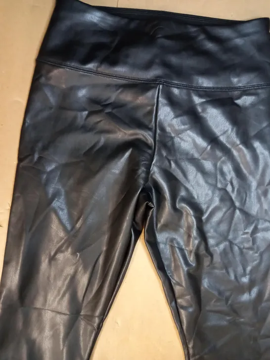 HOLLISTER ULTRA HIGH RISE TROUSERS IN BLACK SIZE M